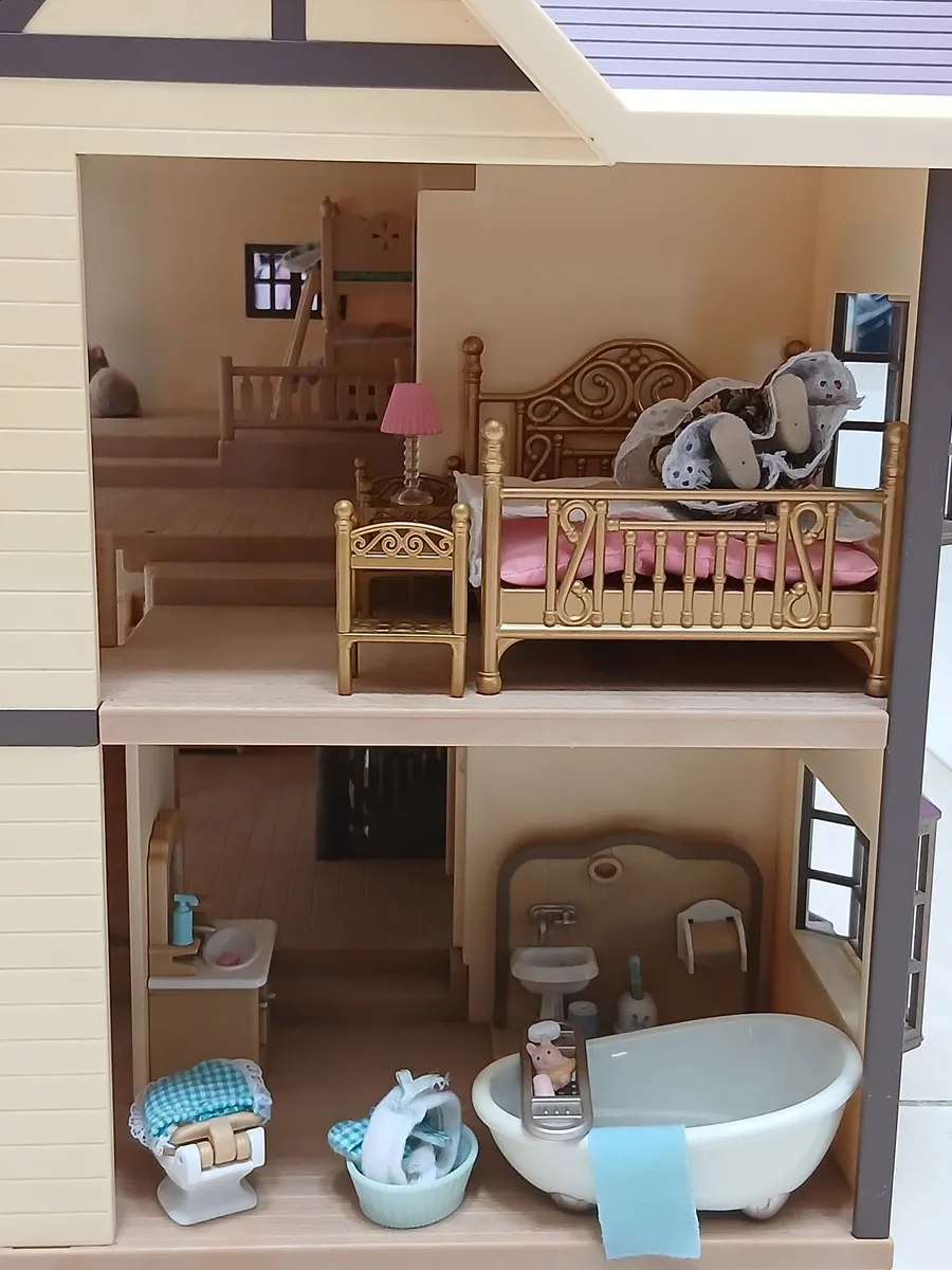 Sylvanian Family Bundle - Image 4