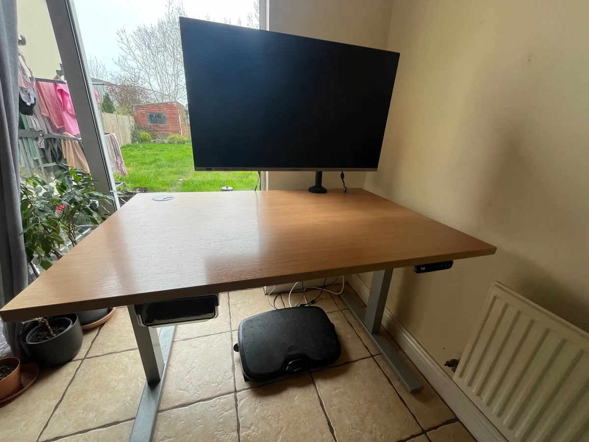 32inch 2k monitor screen + monitor arm - Image 1