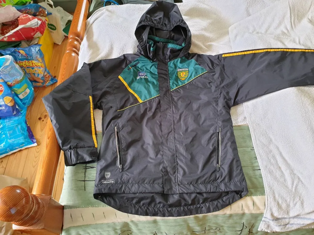 Donegal Gaelic Football Coat 2016 to 2017 - Image 1