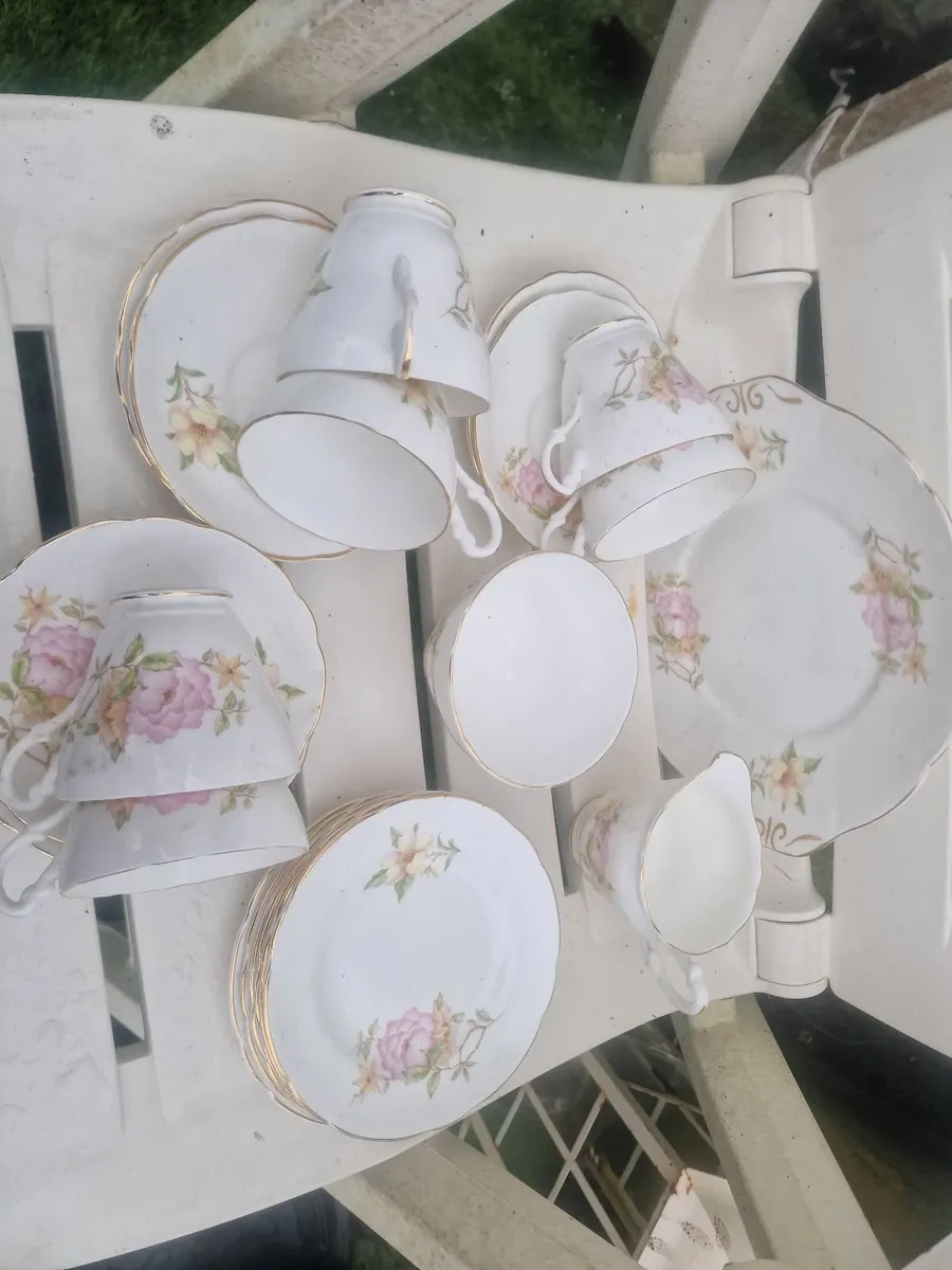 Royal Stuart China tea set. - Image 1
