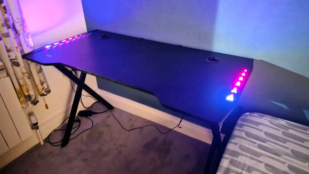 Gaming Desk 120*60 with lights and chair - Image 2