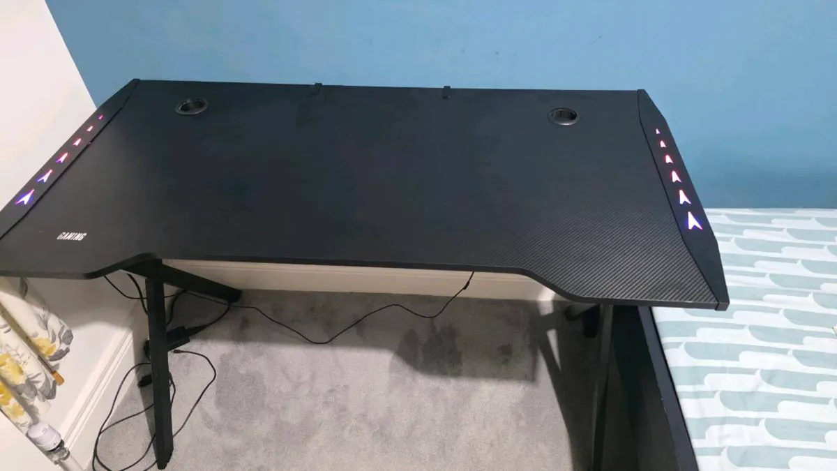 Gaming Desk 120*60 with lights and chair - Image 3