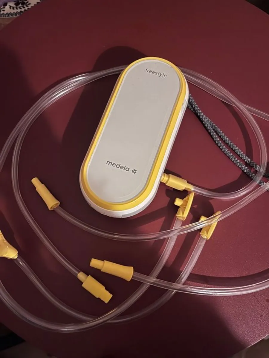 Selling Medela Freestyle Hands Free Double Breast Pump - Image 1