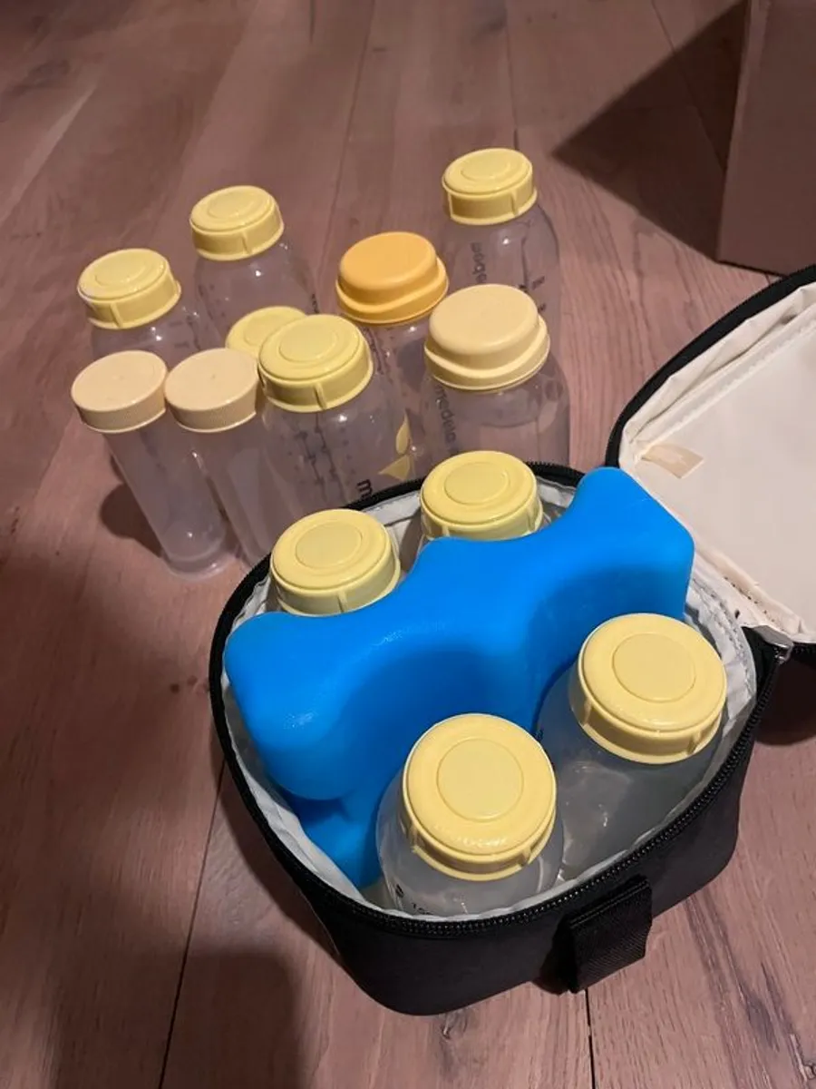 Selling Medela Freestyle Hands Free Double Breast Pump - Image 3