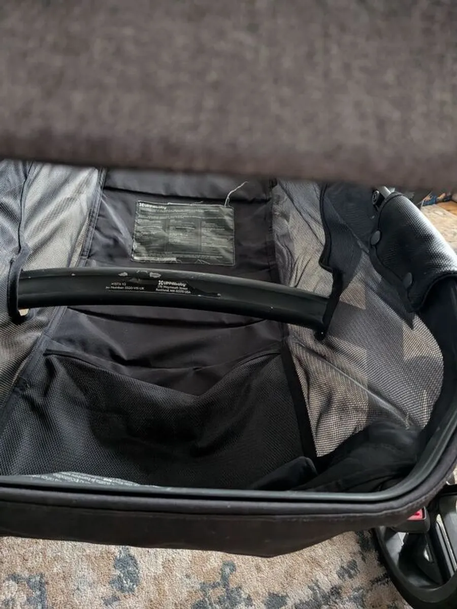 Uppababy Vista V2 Pushchair Frame Carrycot Toddler Seat plus accessories - Image 3