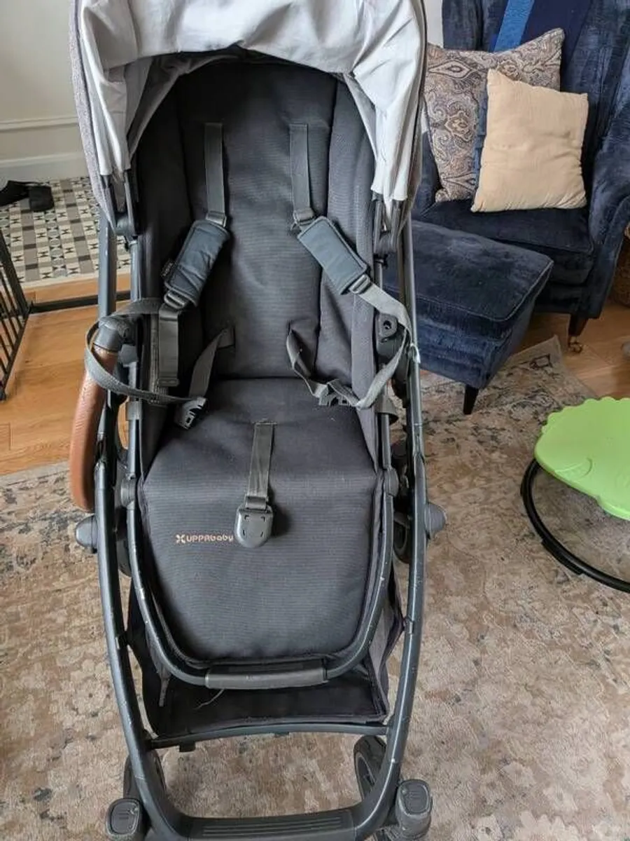 Uppababy Vista V2 Pushchair Frame Carrycot Toddler Seat plus accessories - Image 4