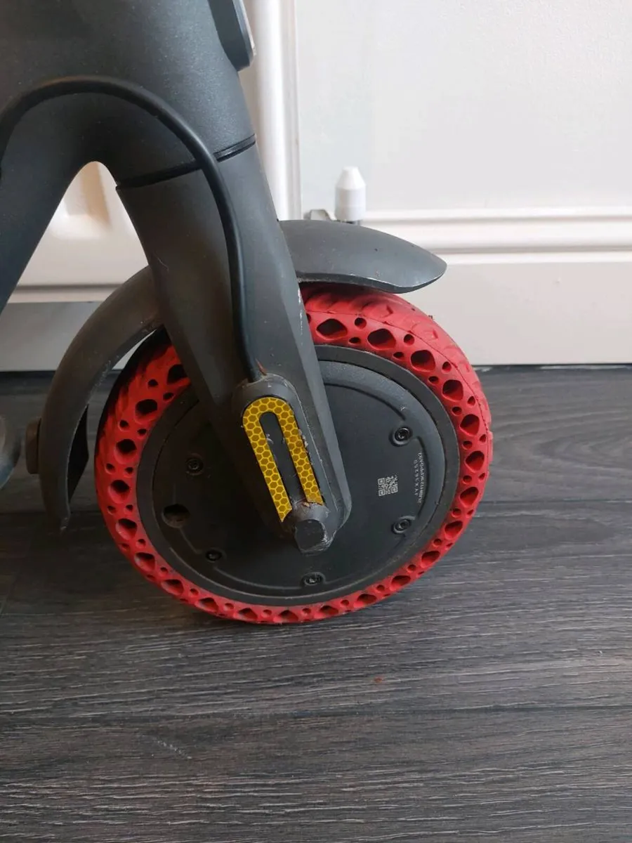 Mi 1S Electric Scooter (Xiaomi) - Image 4