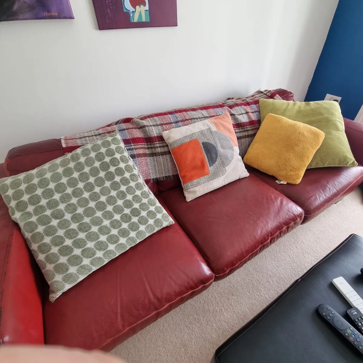 Beautiful leather couch - Image 4