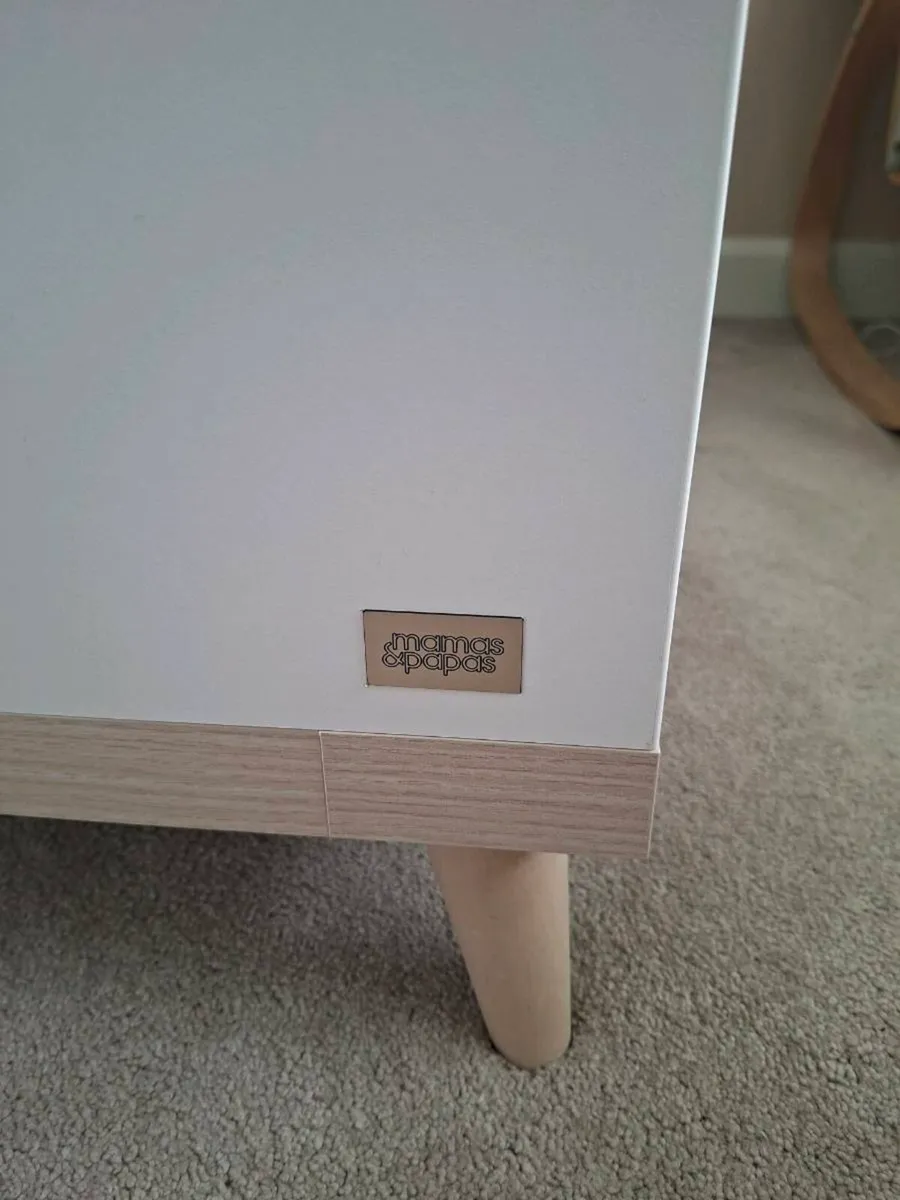 Cot & changing unit - Image 4