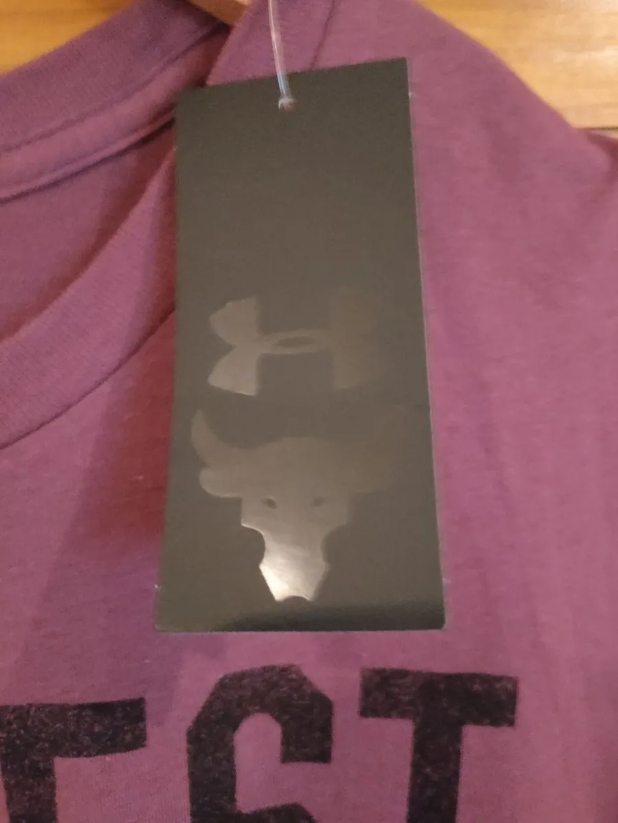UA Project Rock T shirt L New - Image 3