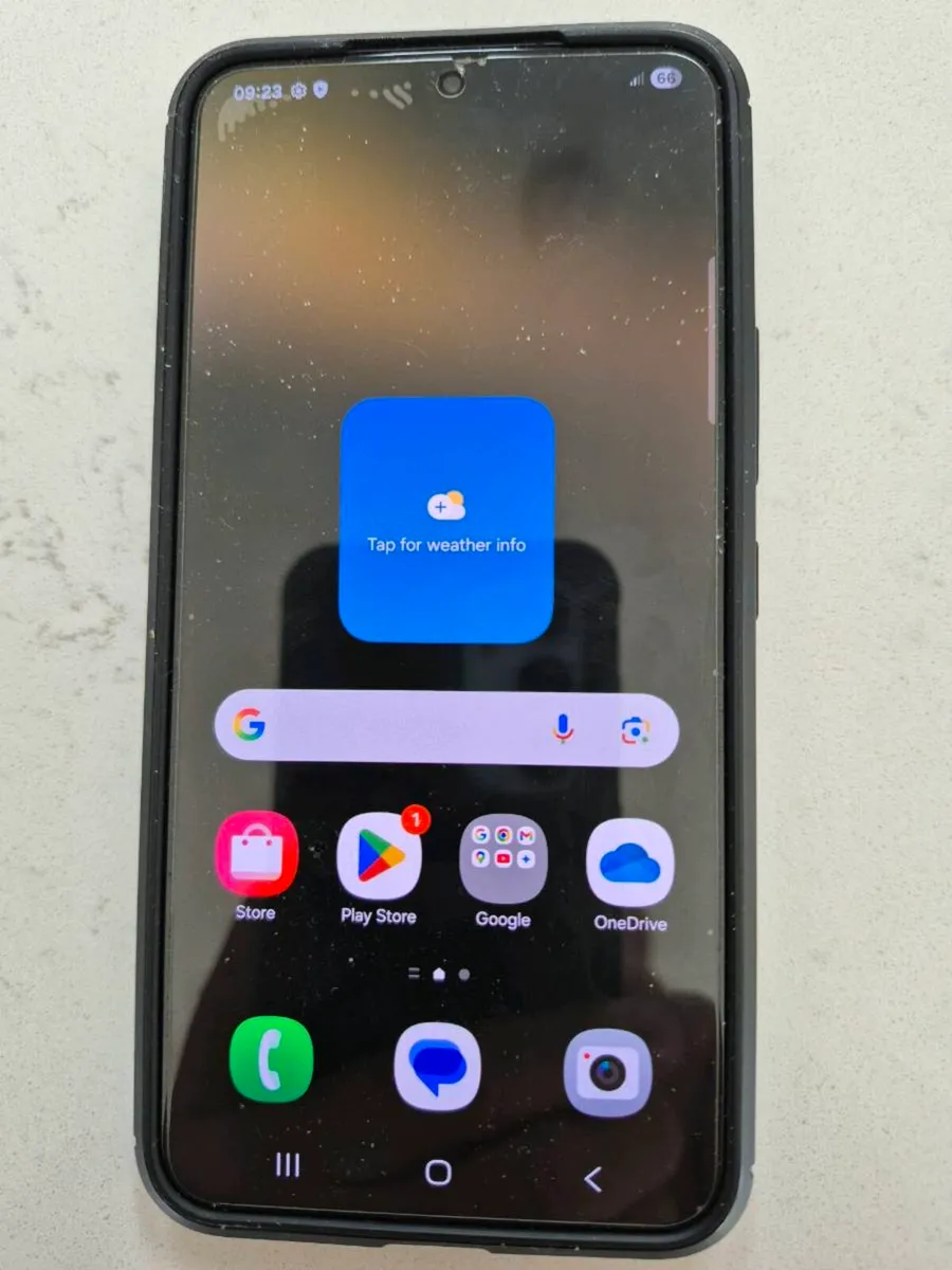 Samsung Galaxy S22 - Image 1