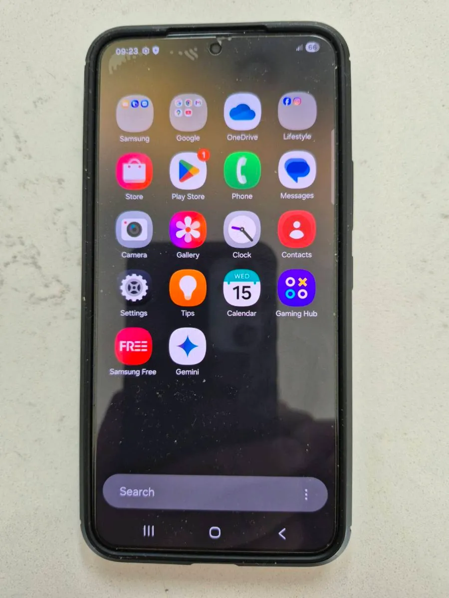 Samsung Galaxy S22 - Image 2