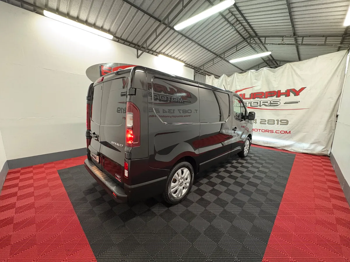 2023 RENAULT TRAFIC 2.0 DCI SPORT SWB HIGH SPEC - Image 4