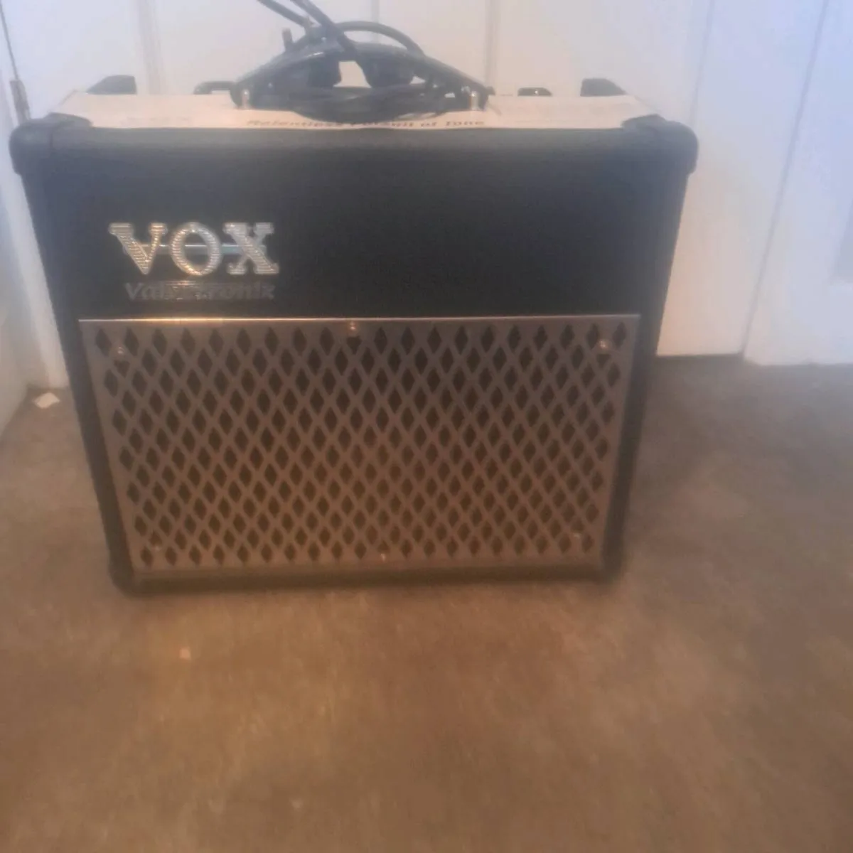 VOX VALVETRONIX Ad15vt amplifier - Image 1