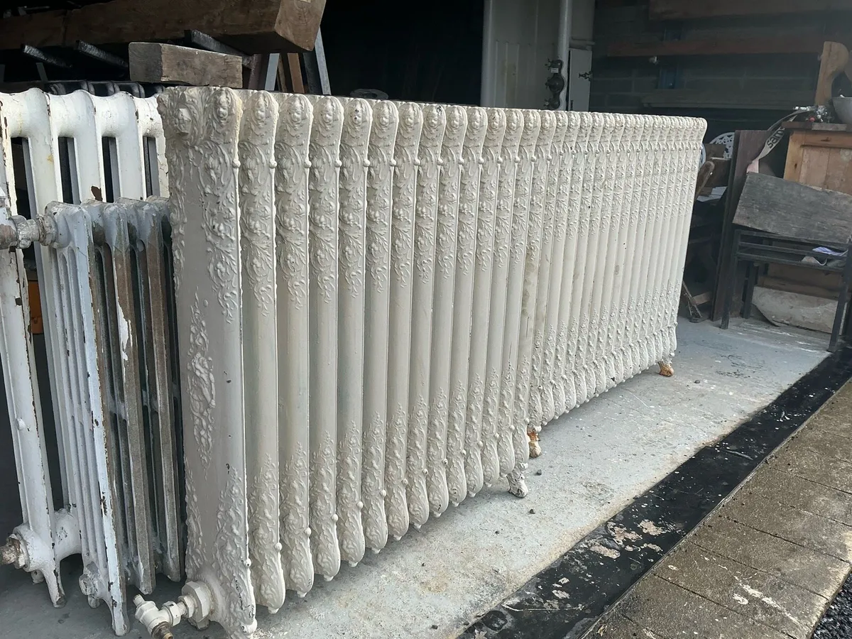 2 Cast iron Verona radiators - Image 1