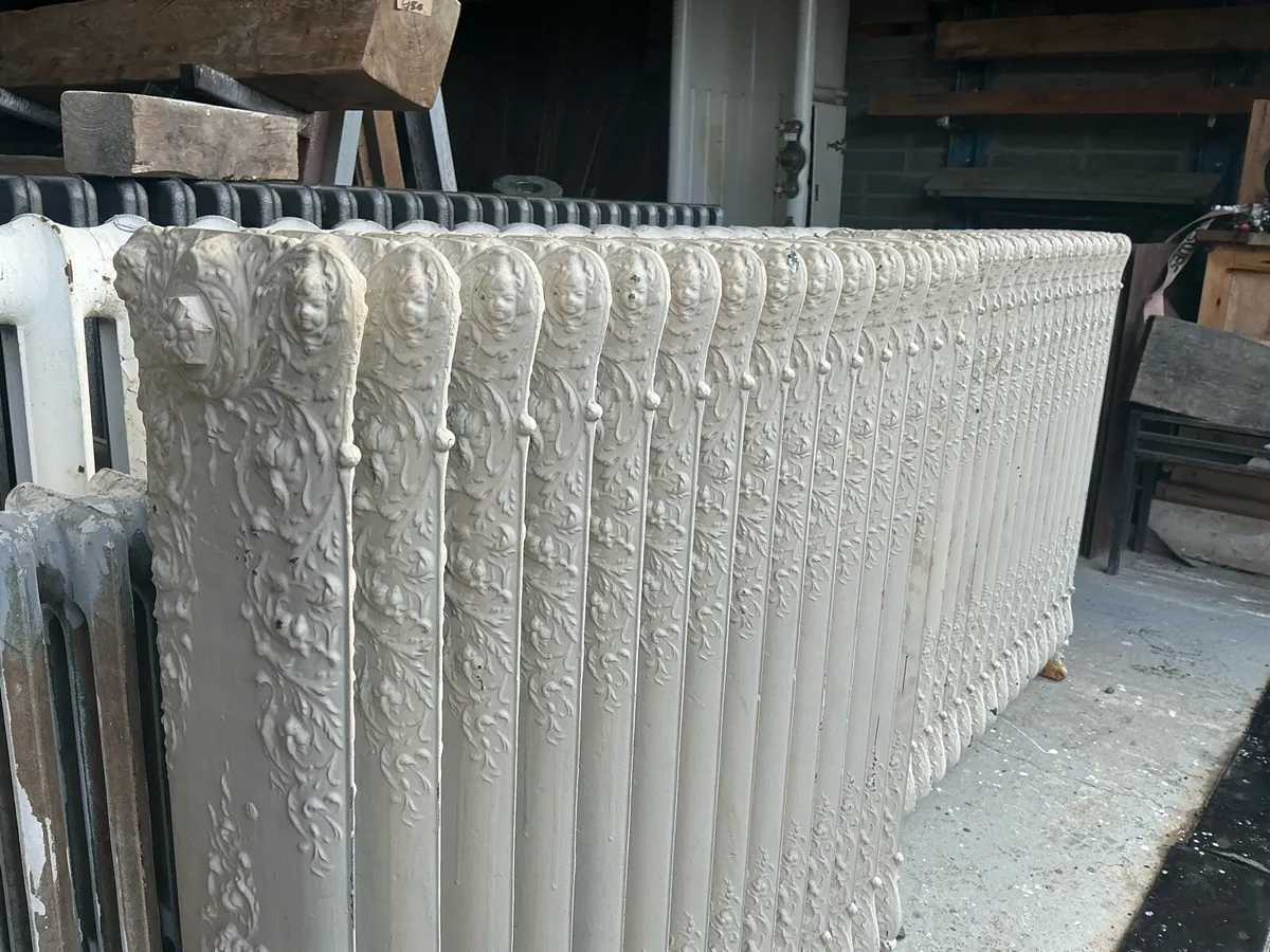 2 Cast iron Verona radiators - Image 2