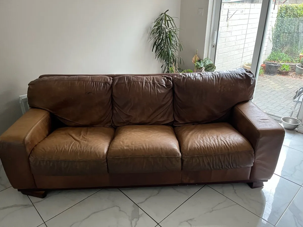 3 seater leather couch - Image 3