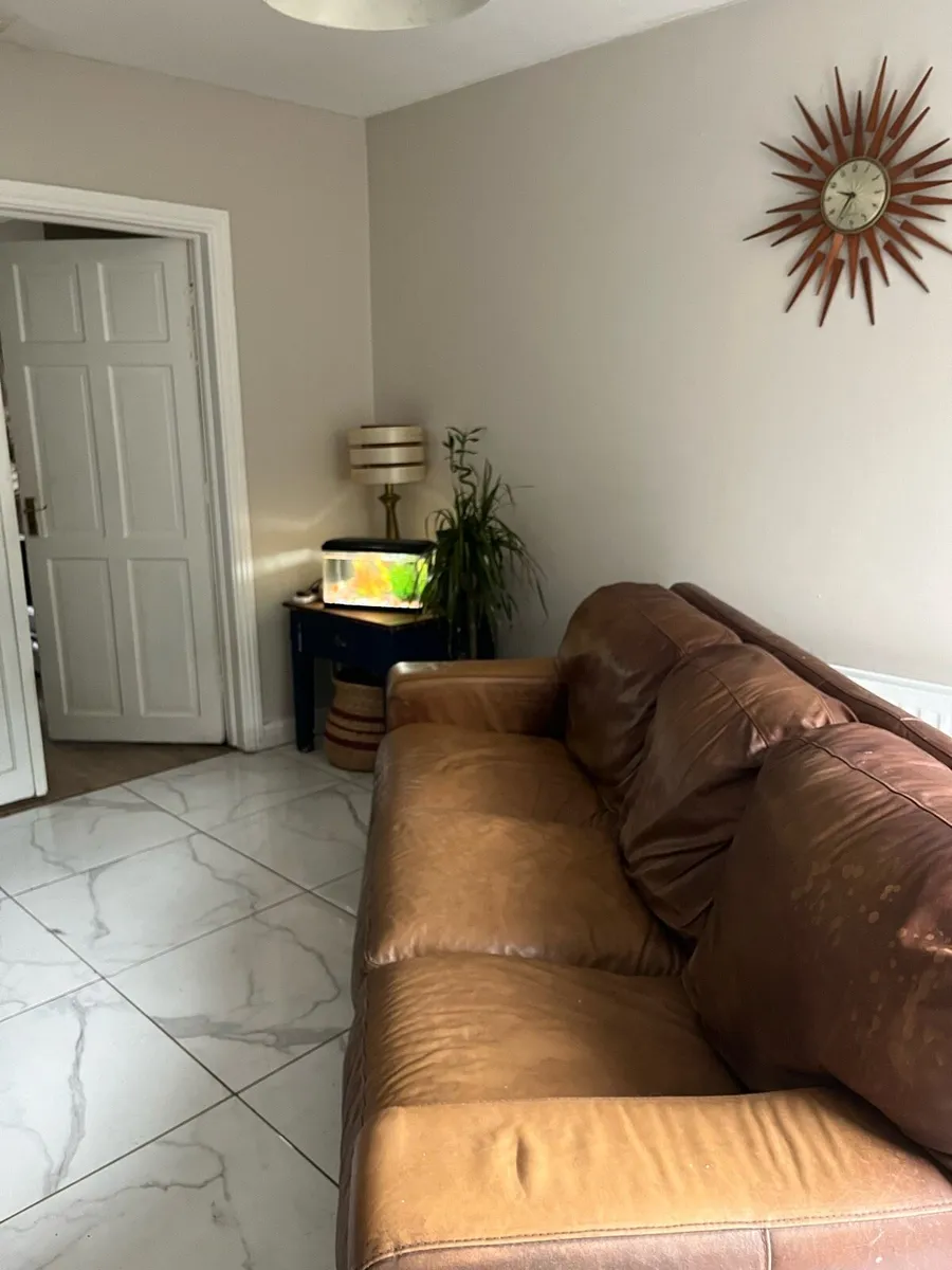 3 seater leather couch - Image 4
