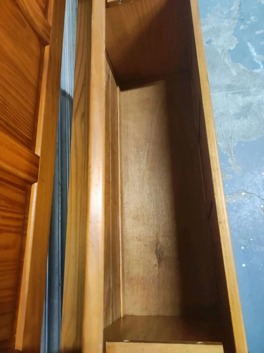 Pine monks bench & baby cot - Image 2