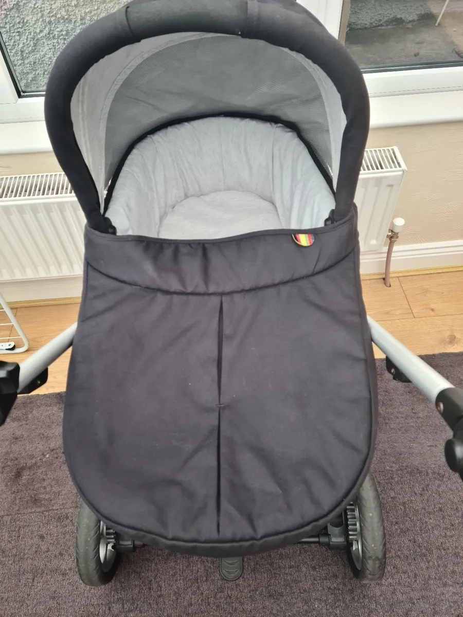 Mamas and Papas Lightweight Travel system - Image 2