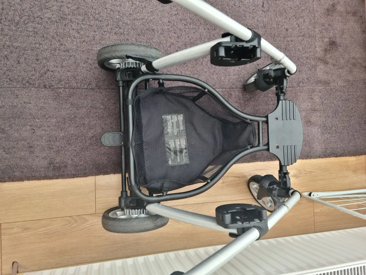 Mamas and Papas Lightweight Travel system - Image 4