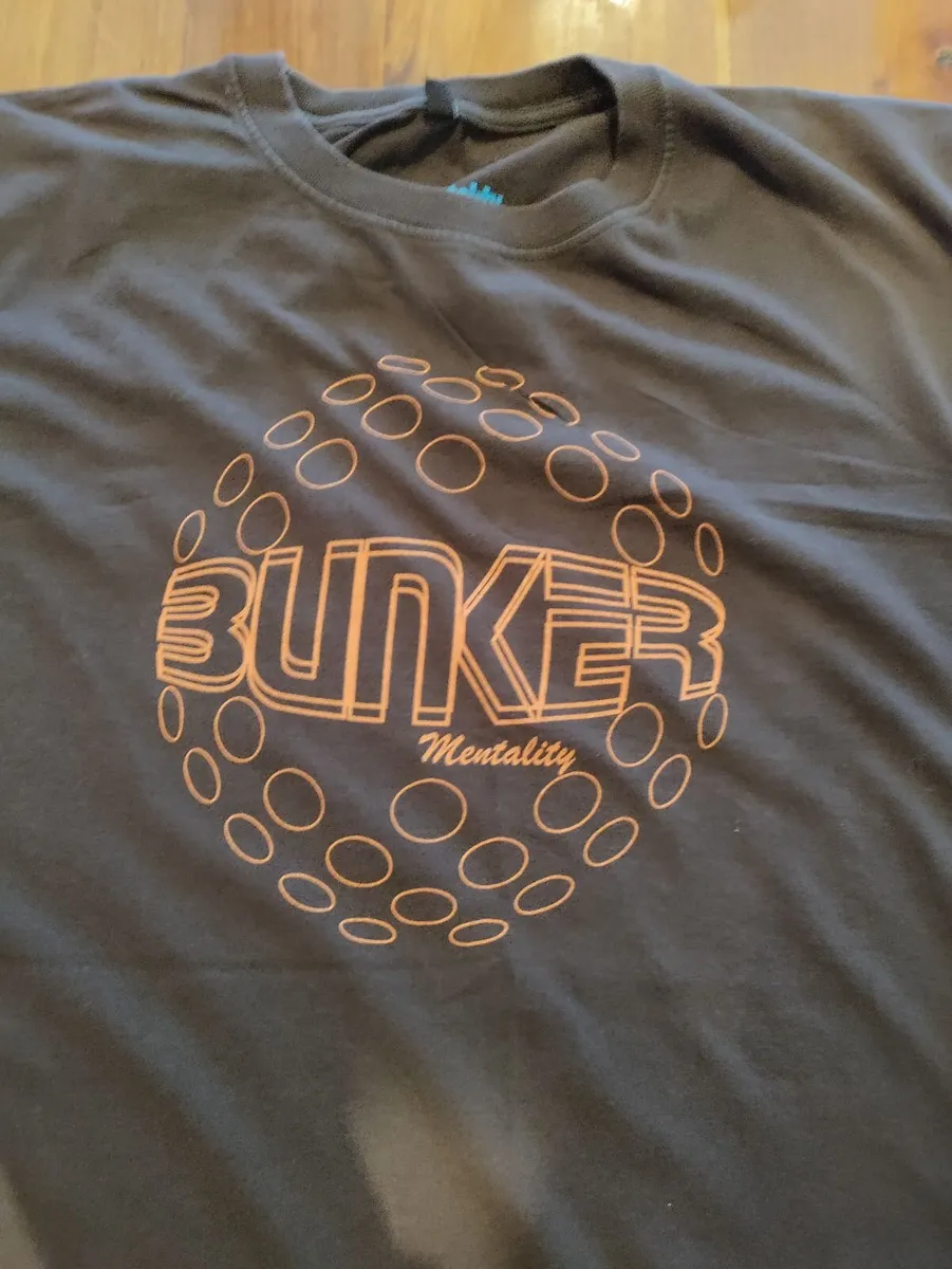 Bunker Mentality Golf Ball T-shirt L - Image 1