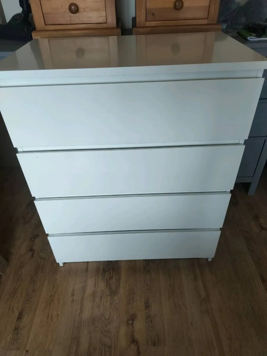 Chest of 4 drawers - Image 1