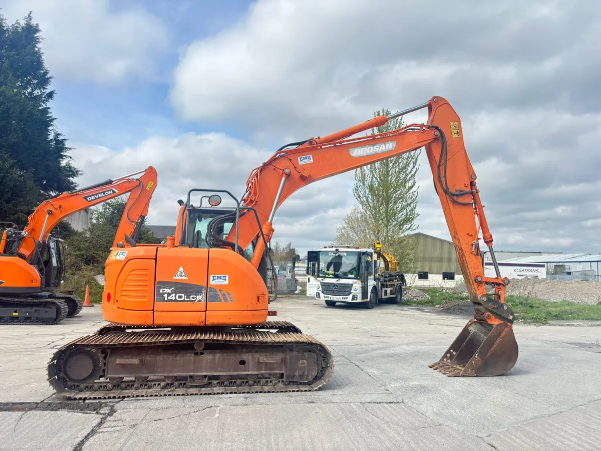 2015 Doosan DX140LCR 14 Ton Excavator - Image 1