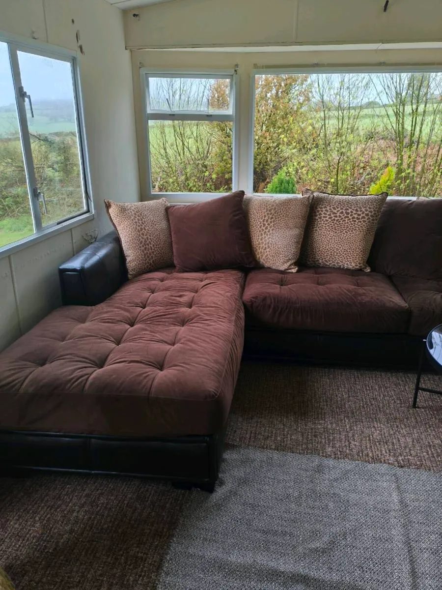 Beautiful corner suite revesable cousions, like ne - Image 4