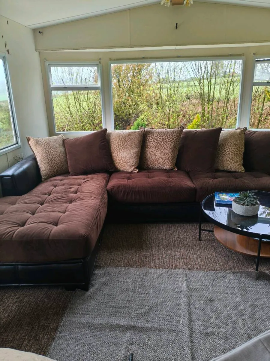 Beautiful corner suite revesable cousions, like ne - Image 2