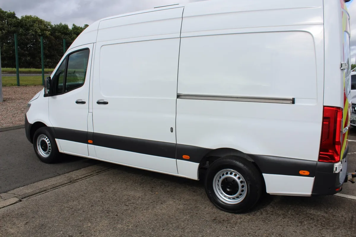 2021 Mercedes-Benz Sprinter 315 L2H2 RWD 7000kgs - Image 4