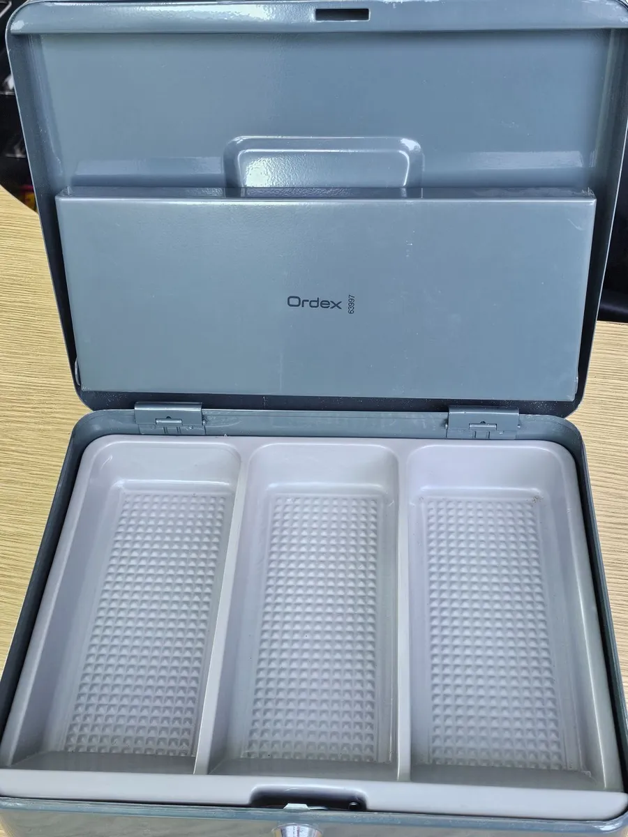 Steel Cash box Large grey money safe lockable - Image 3