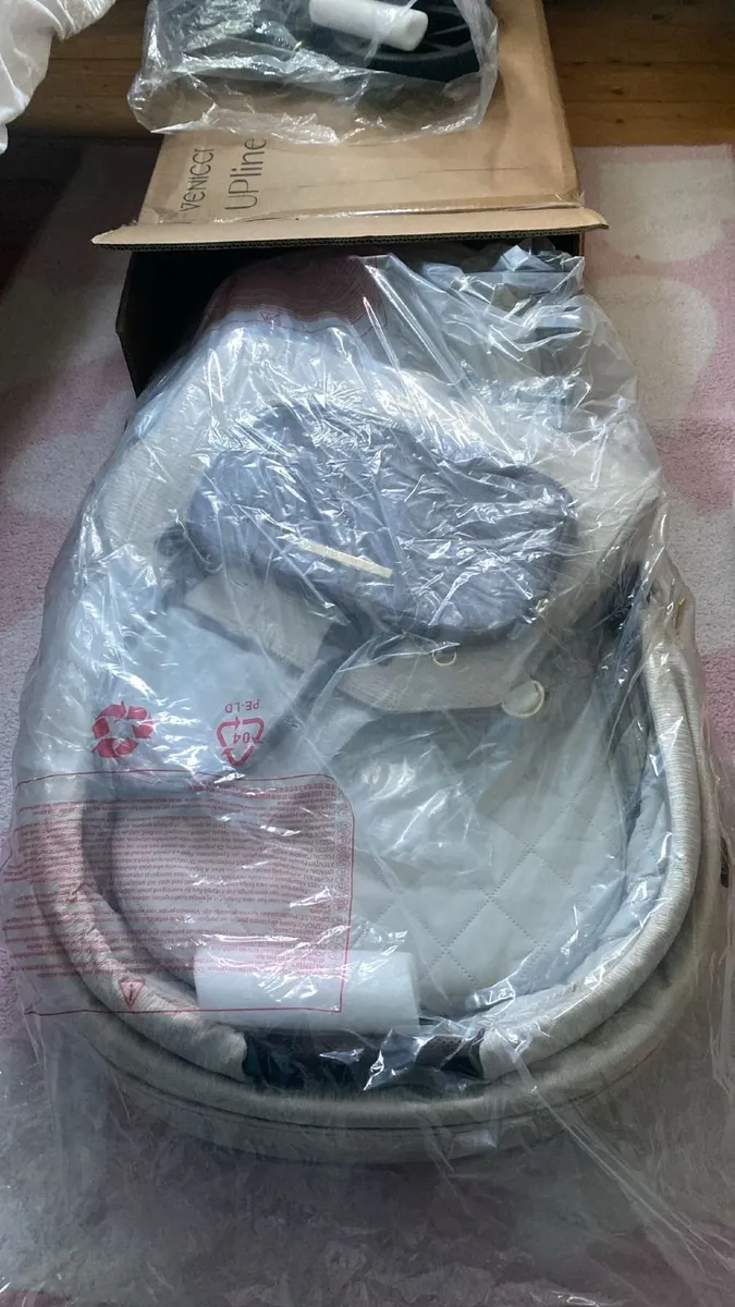 Venicci Tinum Upline Stone Beige Pram - Image 3