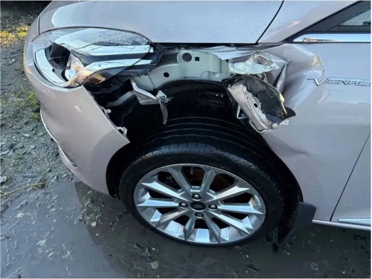 2019 fiesta 1.0 Vignale Only 87,000 Kms - Image 3