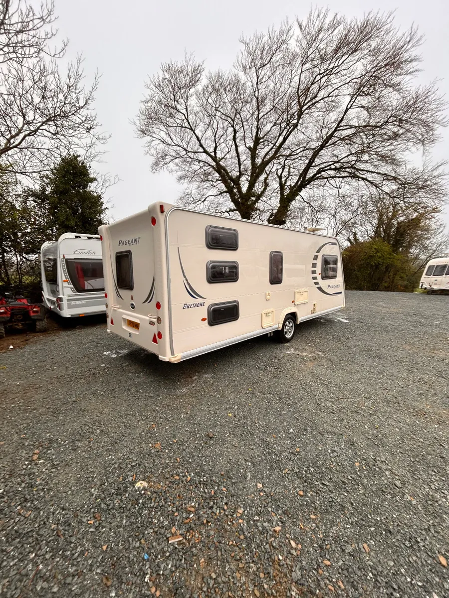 Trible bunk beds caravan - Image 1