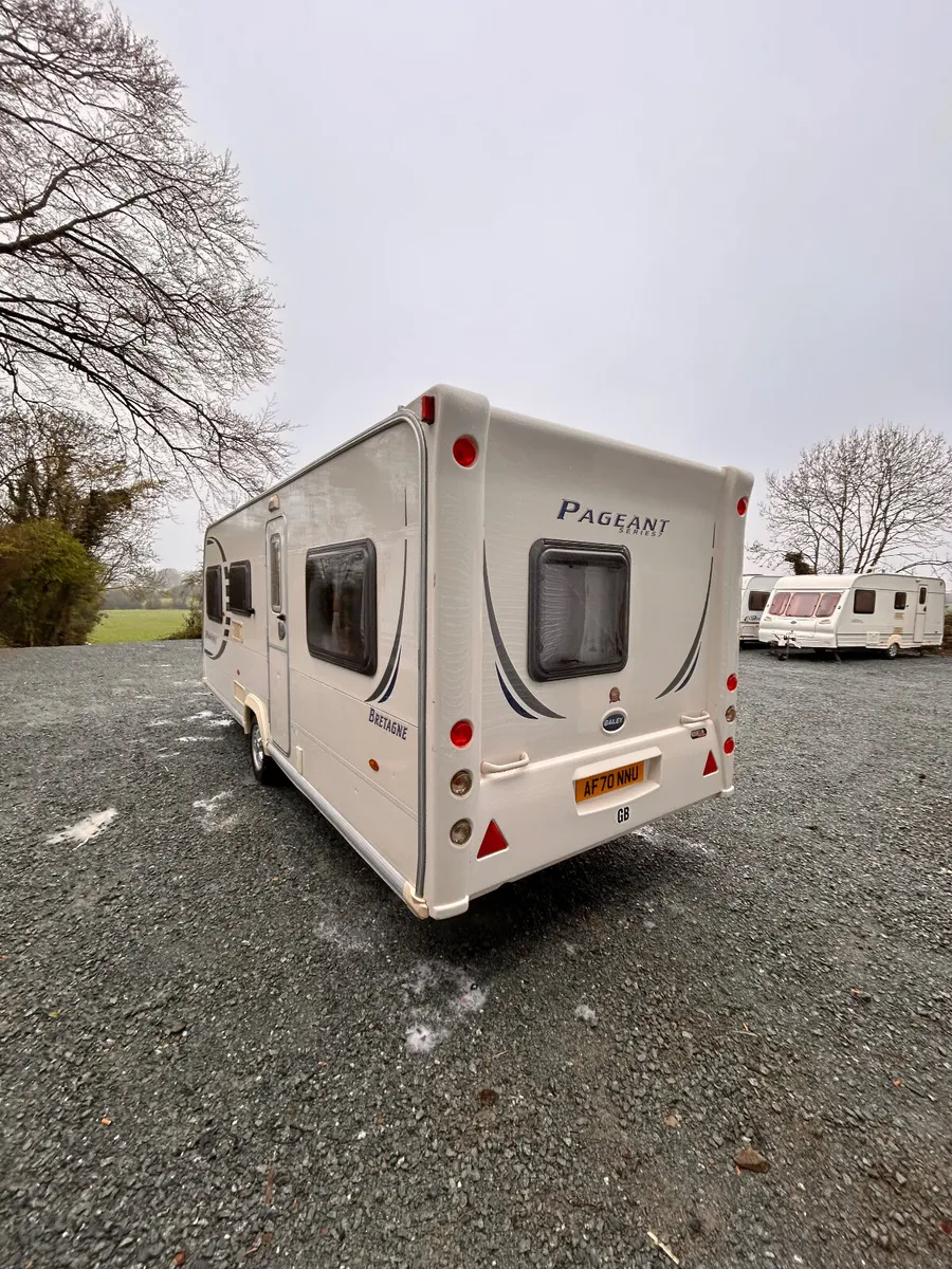 Trible bunk beds caravan - Image 2