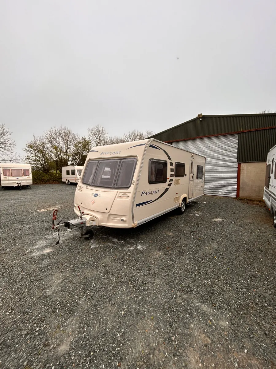 Trible bunk beds caravan - Image 3