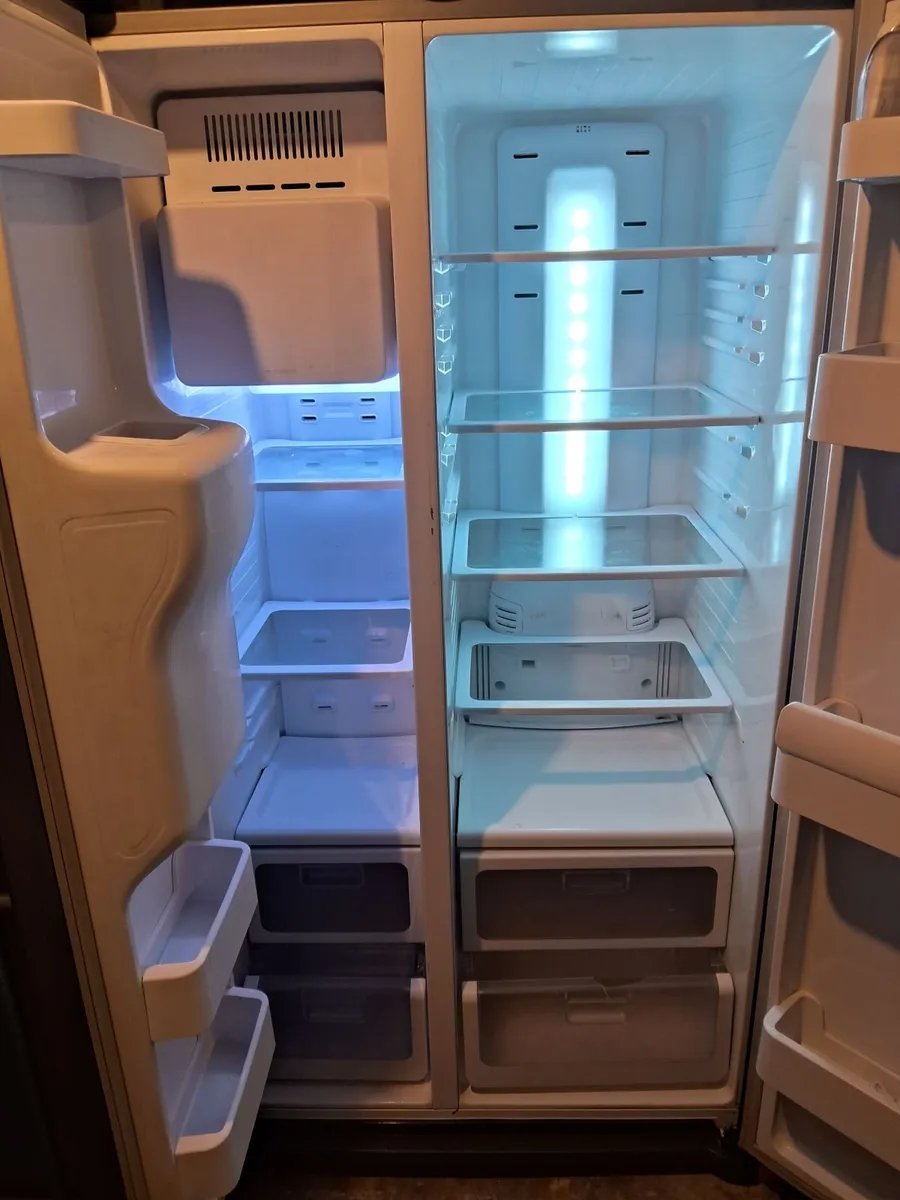 0874085106 SAMSUNG AMERICAN FRIDGE AND FREEZER - Image 2