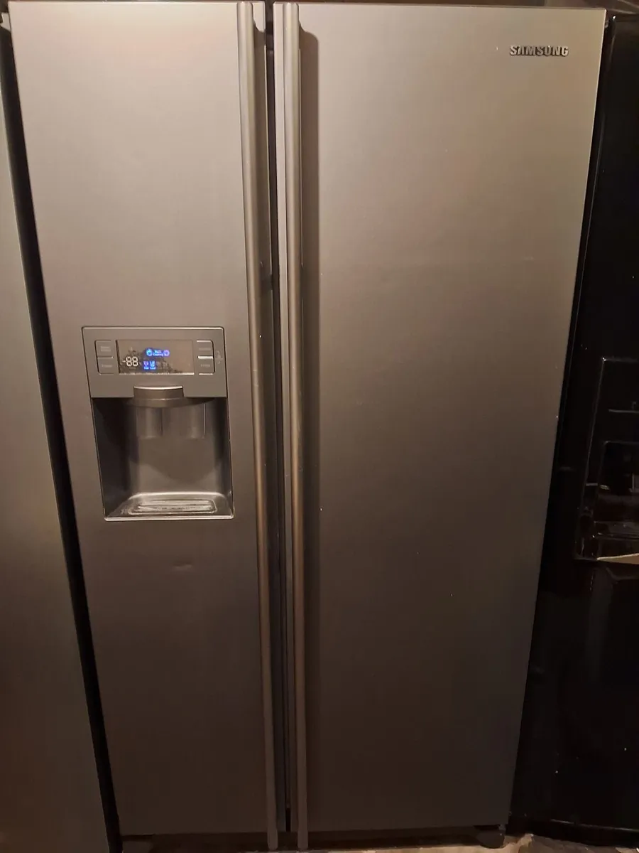 0874085106 SAMSUNG AMERICAN FRIDGE AND FREEZER - Image 1