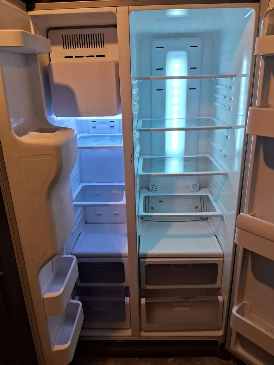 0874085106 SAMSUNG AMERICAN FRIDGE AND FREEZER - Image 4