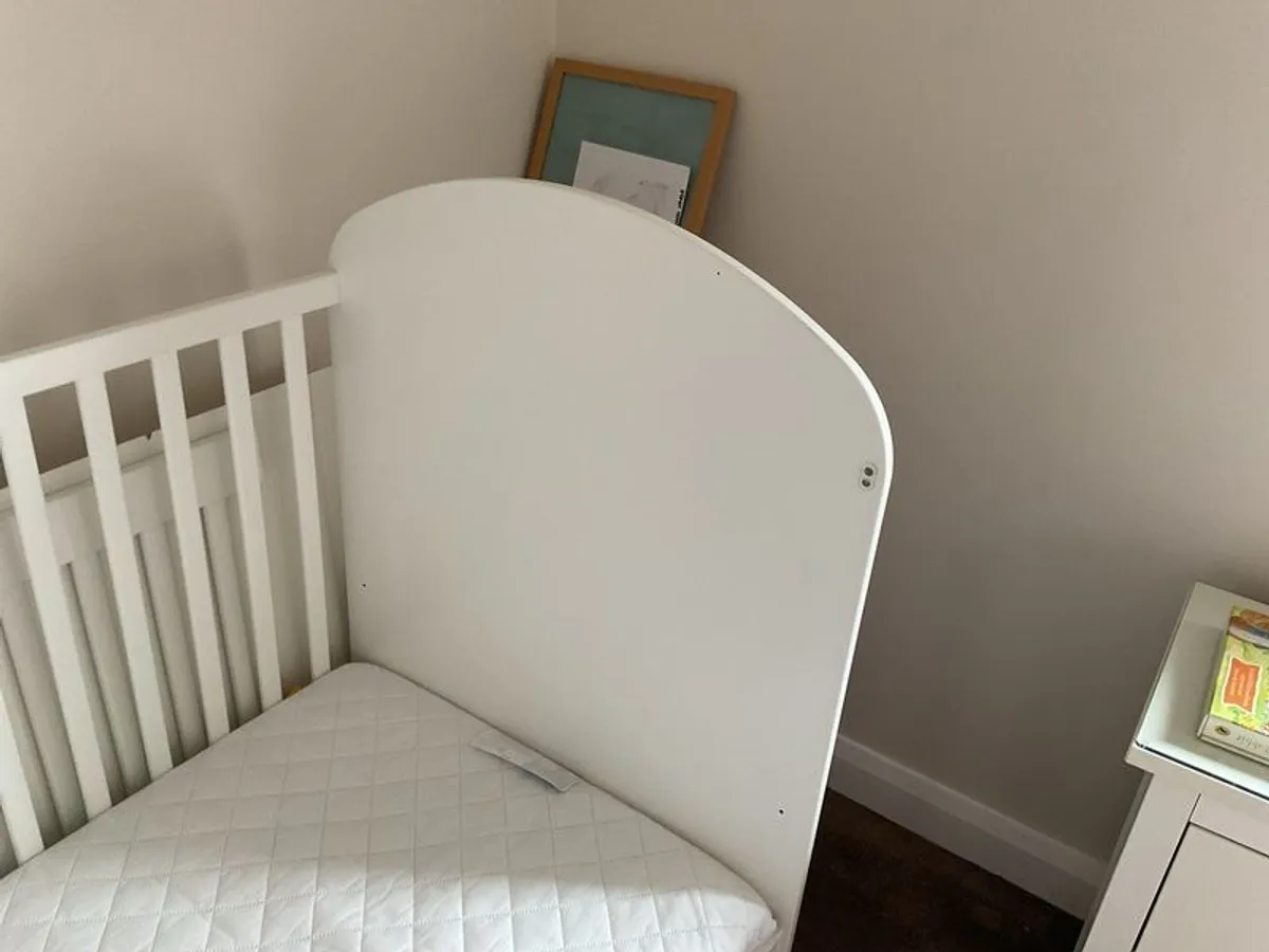 ikea cot bed white , one long drawer ideal for books - Image 3