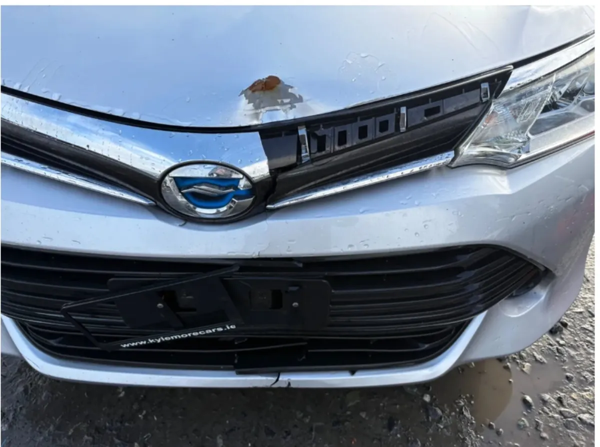 2017 Toyota Corolla Fielder 1.5 Hybrid drive away - Image 3