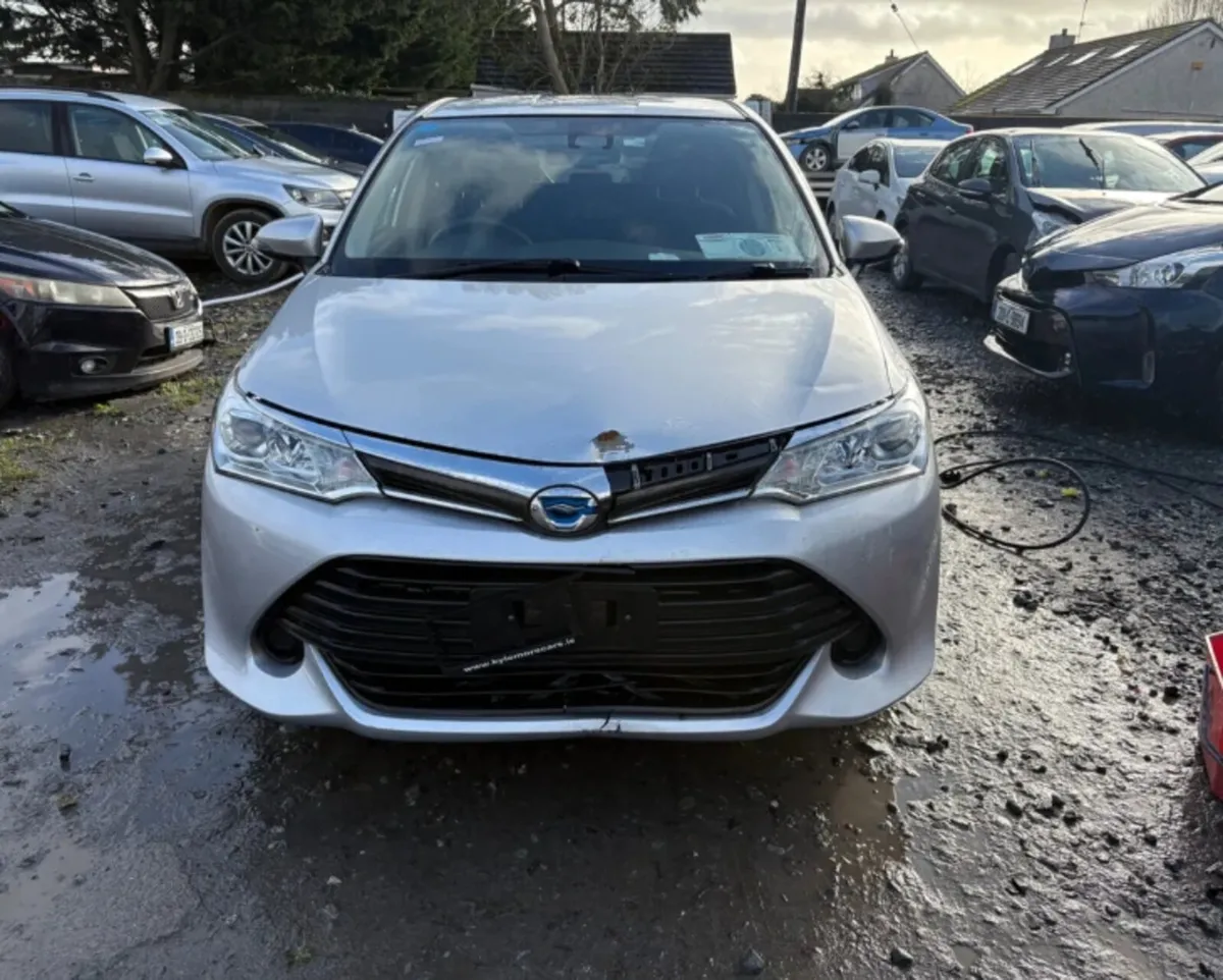 2017 Toyota Corolla Fielder 1.5 Hybrid drive away - Image 4