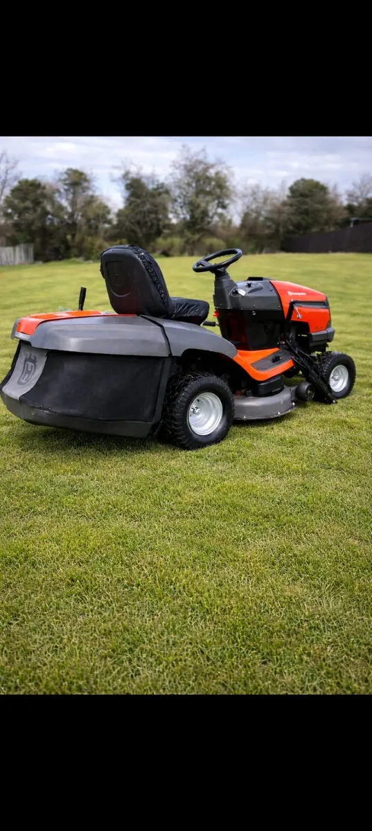 Husquvarna petrol ride on lawnmower - Image 2