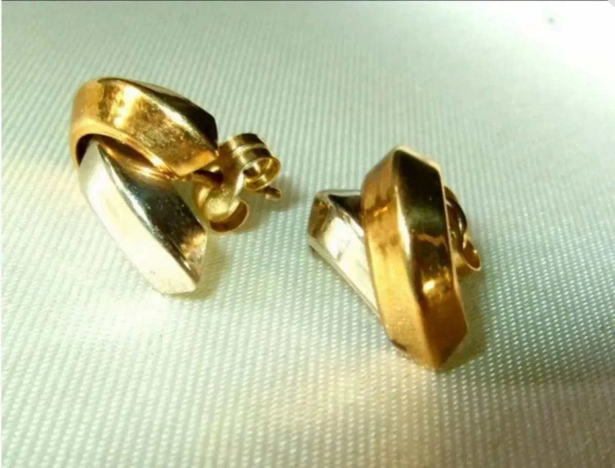 Vintage Hallmarked 9ct White/Yellow Gold Earrings - Image 4
