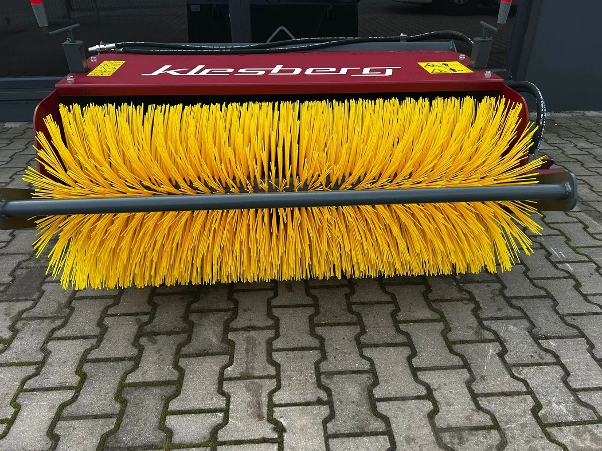 Bucket with Brush - Image 4