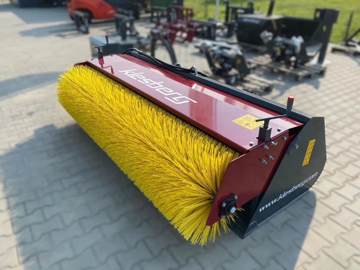 Bucket with Brush - Image 1