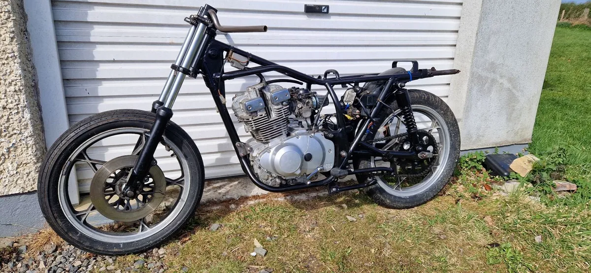 1982 Suzuki GSX250E - Image 1