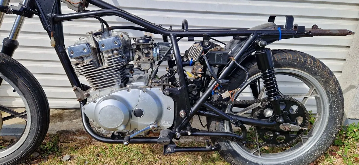 1982 Suzuki GSX250E - Image 2