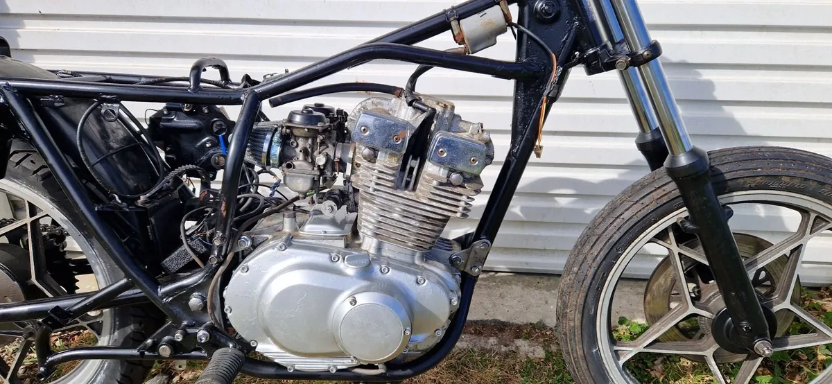 1982 Suzuki GSX250E - Image 4